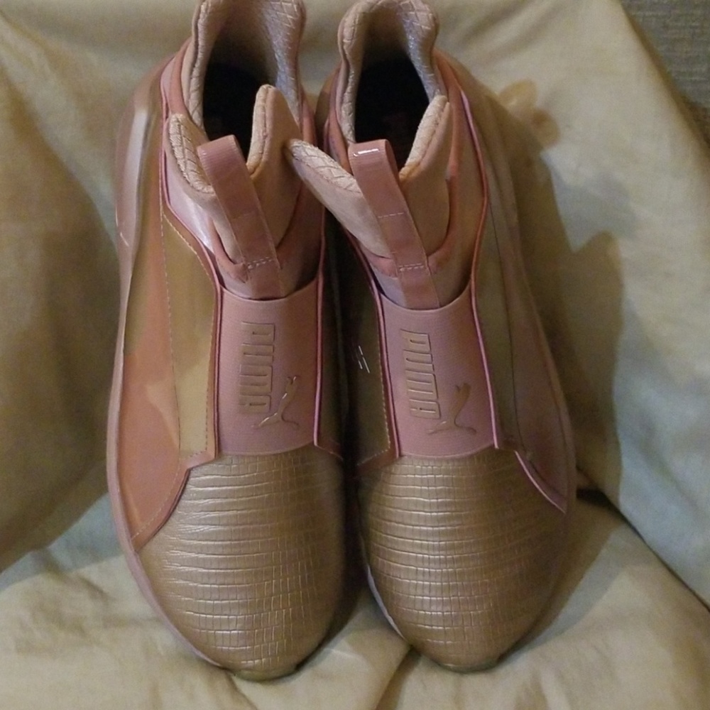 Fenty - Picture 4 of 4